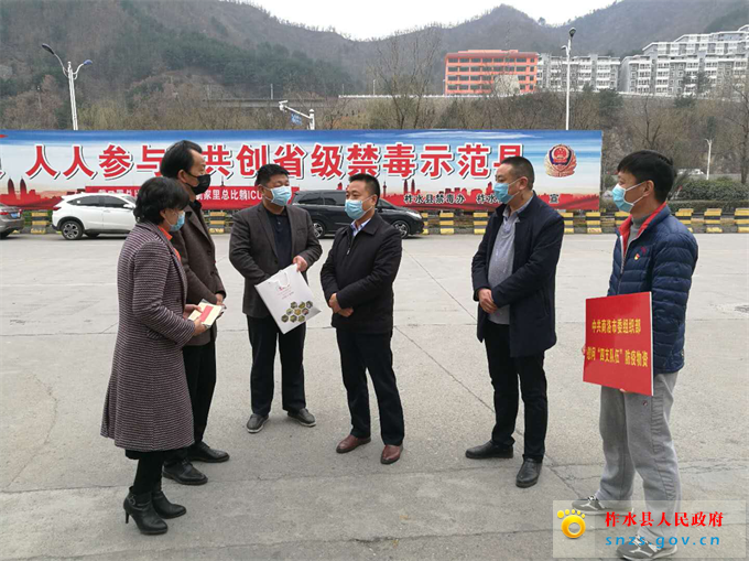 组织部部长胡大志看望慰问石镇社区四支队伍